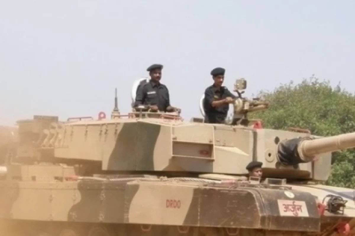 В реке на границе Индии и Китая затонул танк с пятью военными