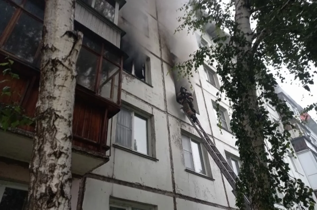 В Бийске спасли людей из горящей пятиэтажки