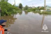 Утром 1 июля из-за сбора воды в водохранилищах Челябинской области поднялась река Юрюзань, в итоге затопило несколько домов в селе Малояз в Башкирии.