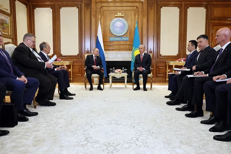 Президент России Владимир Путин и президент Республики Казахстан Касым-Жомарт Токаев.