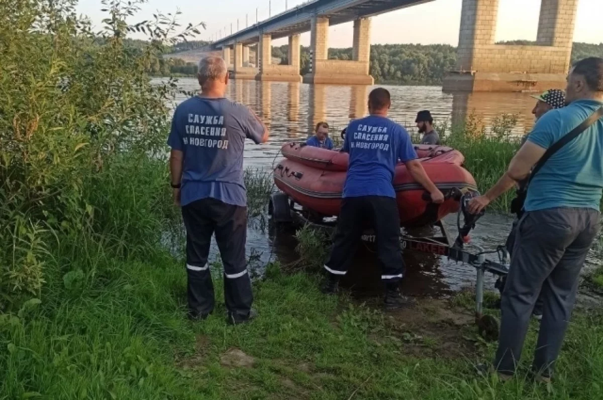 Водолазы нашли тело второго рабочего, упавшего с моста в Нижнем Новгороде