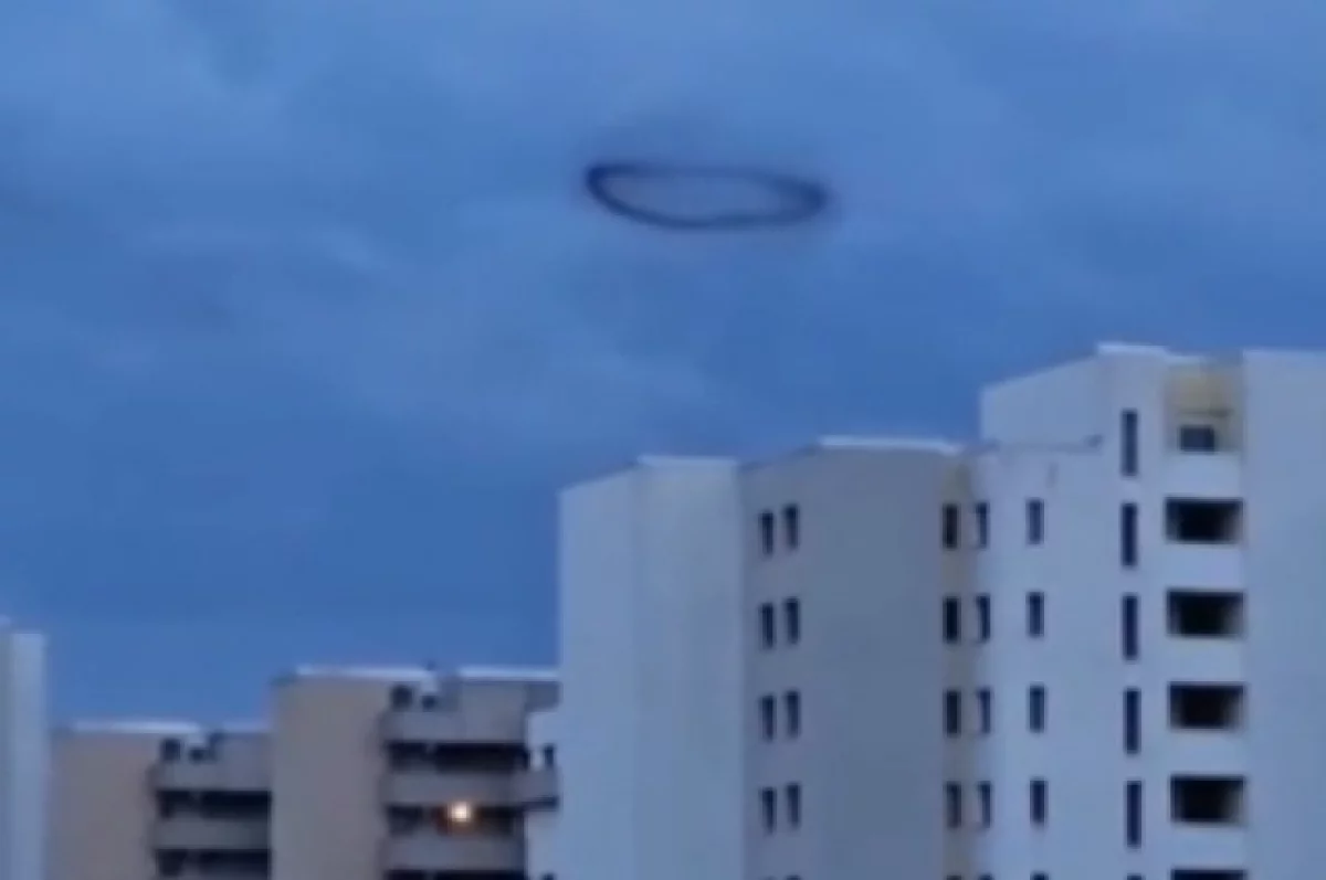 Жители Берлина заметили загадочные черные кольца в небе