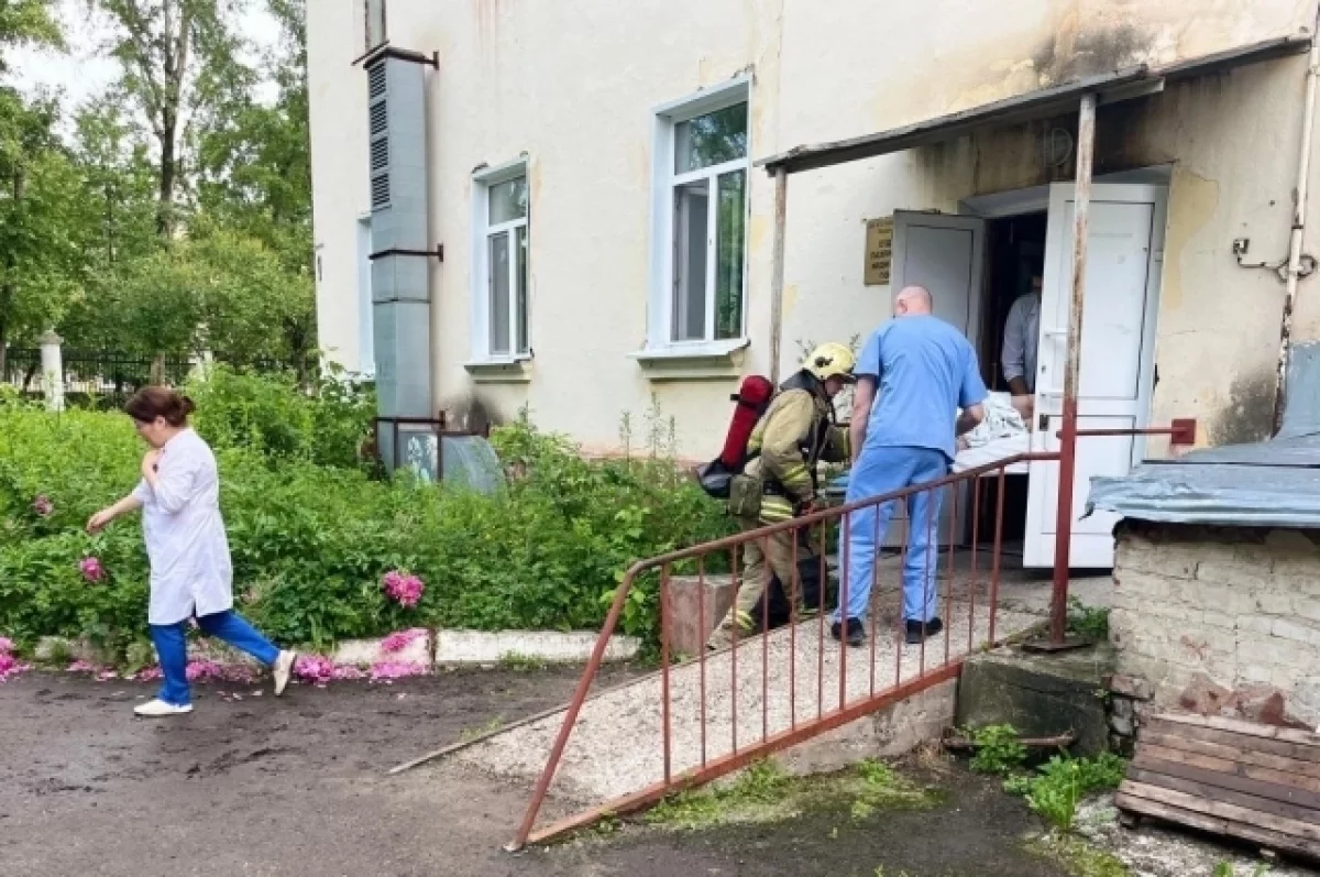 Пожарные спасли 17 человек во время пожара в больнице Северска | АиФ Томск