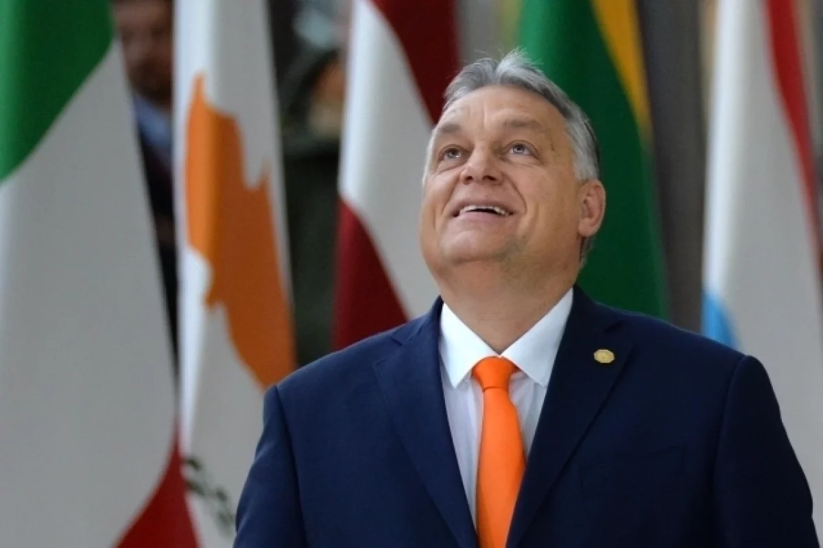 Премьер Венгрии Орбан улетел из Москвы до начала грозы