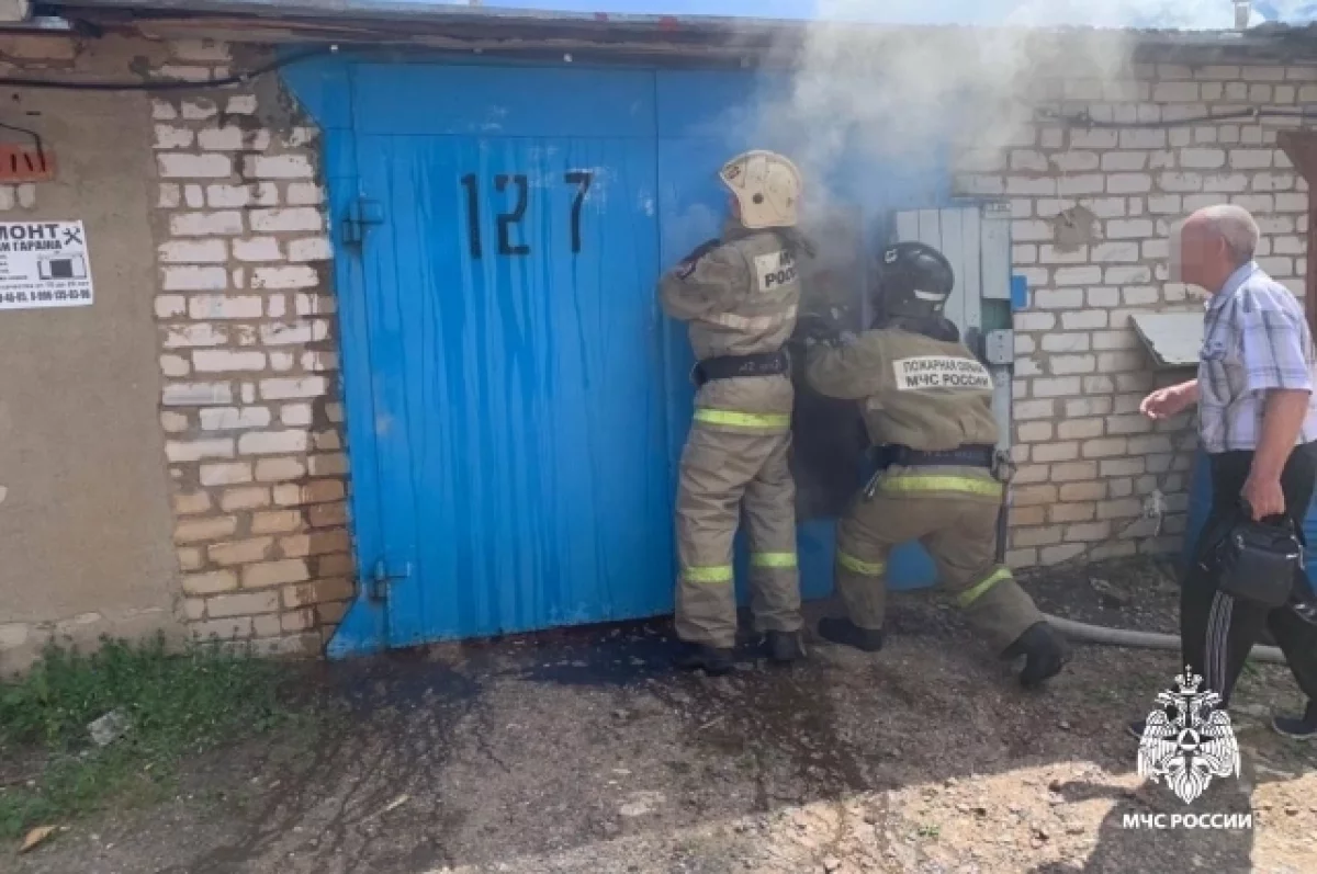 В Тверской области пожарные спасли машину из задымлённого гаража | АиФ Тверь