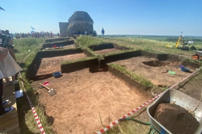 На кургане ведутся археологические раскопки