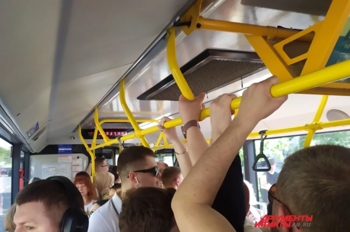 В Ростове-на-Дону в гонке за пассажирами два автобуса попали в ДТП