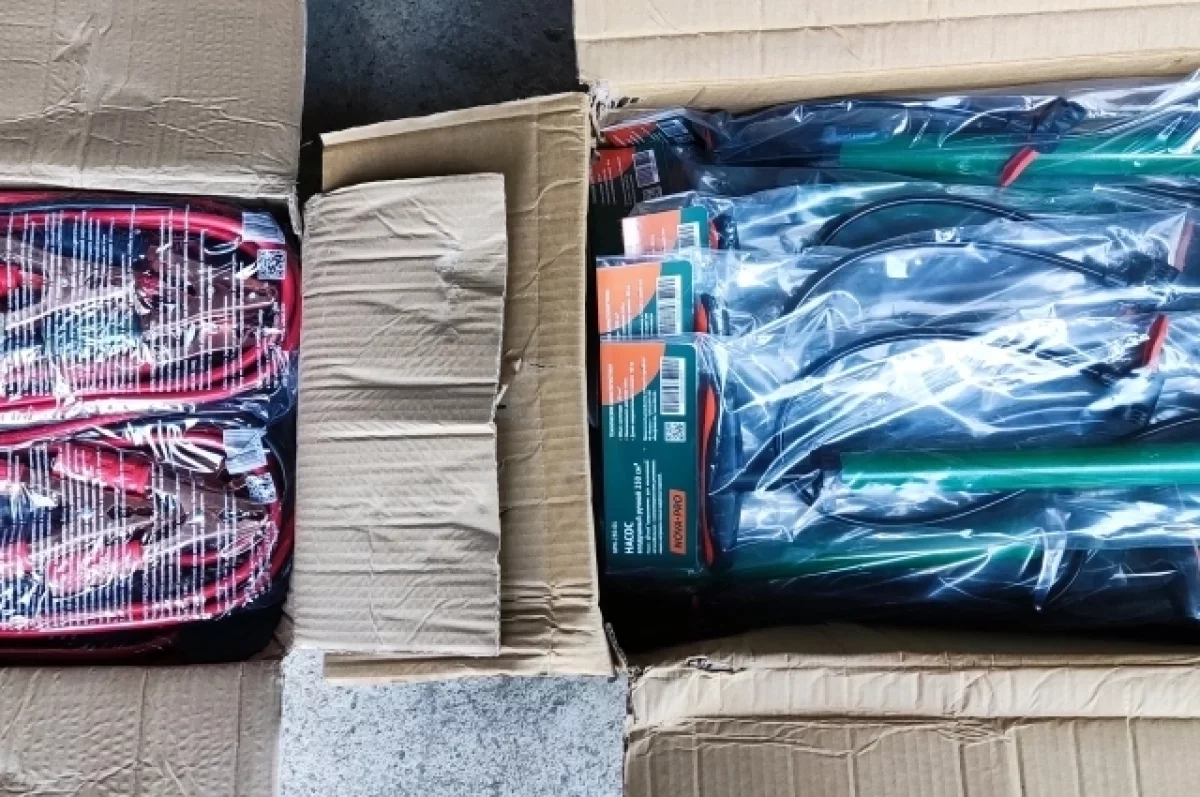 Таможенники на Алтае передали участникам СВО конфискованные товары для авто
