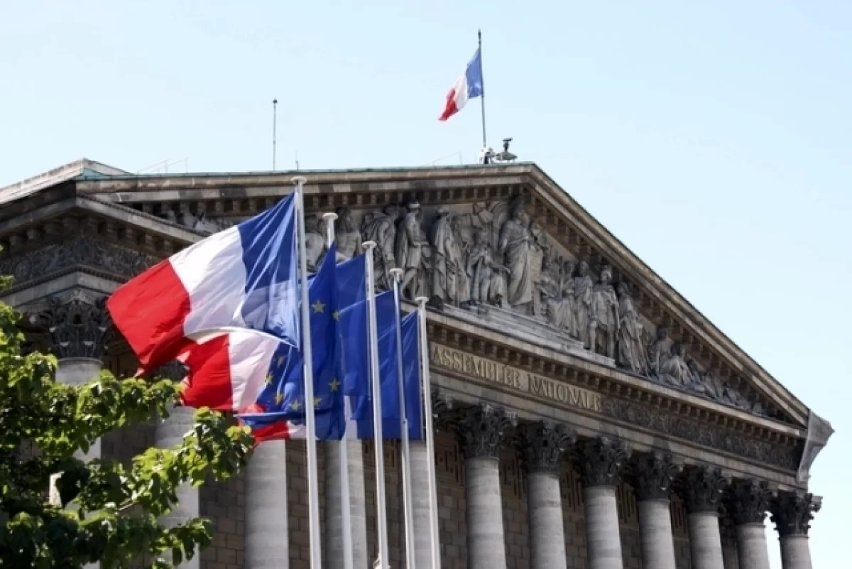 «Новый народный фронт» побеждает на парламентских выборах во Франции