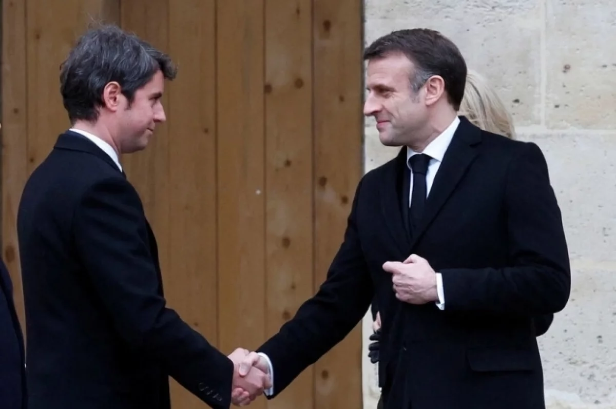 AFP: Макрон не принял отставку премьера Франции Атталя