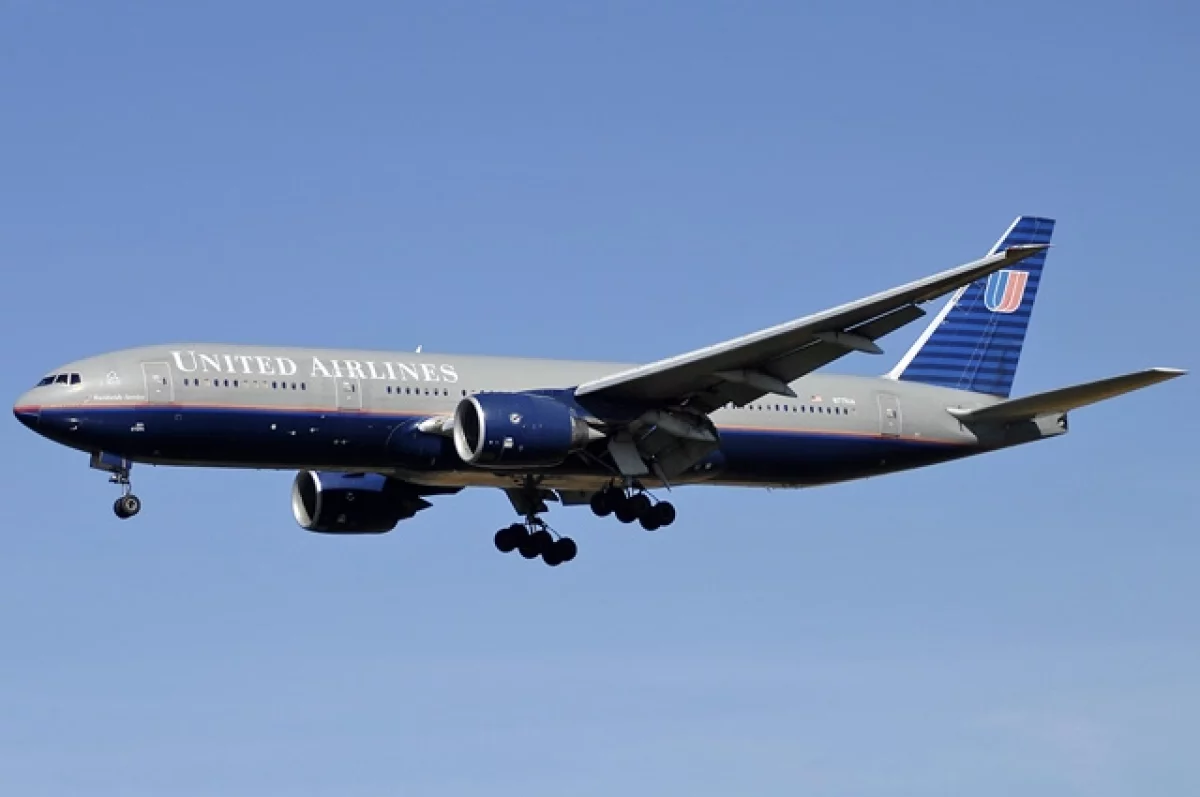 Самолет компании United Airlines потерял колесо при взлете