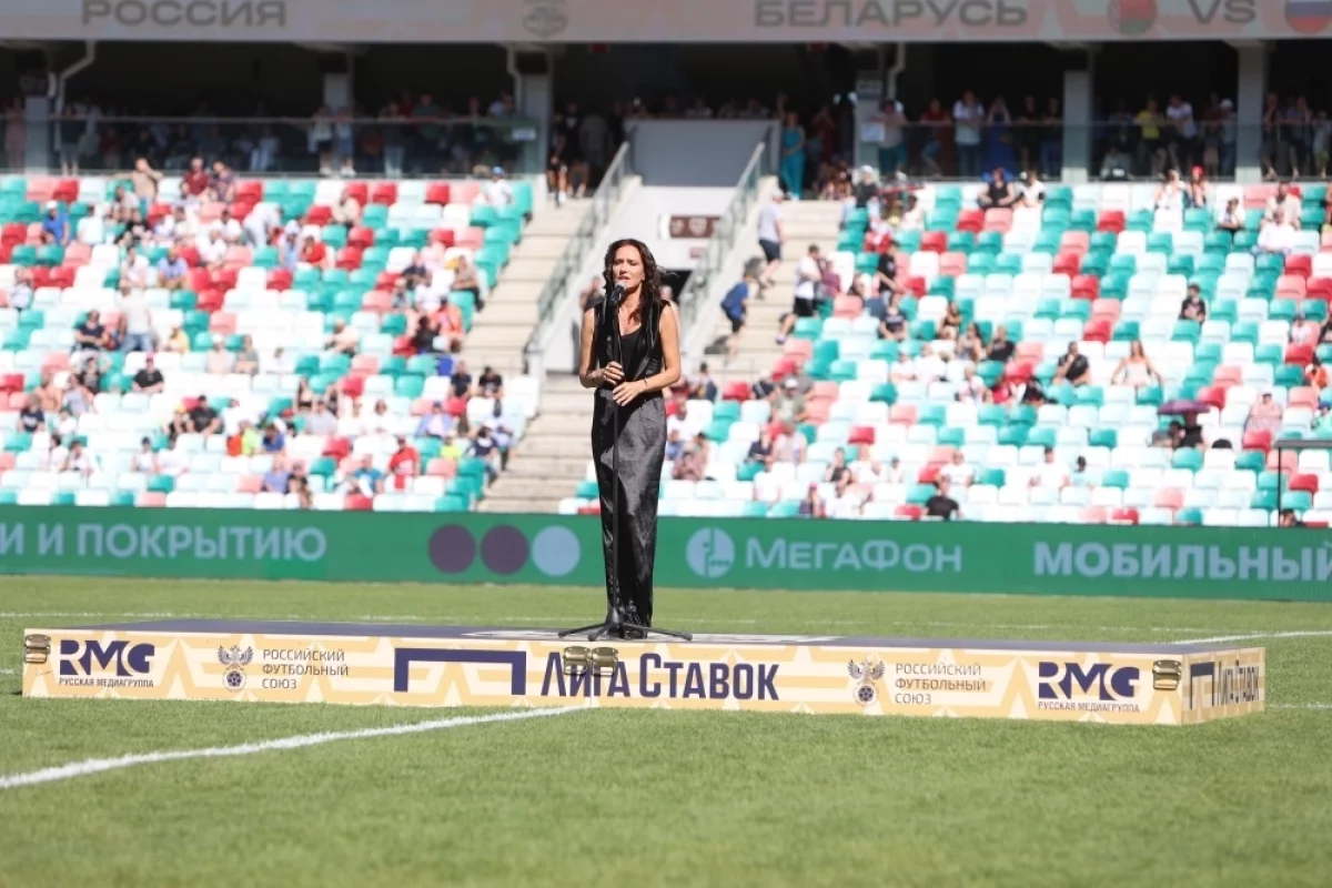 Игра памяти. Елена Север выступила на открытии футбольного матча в Беларуси