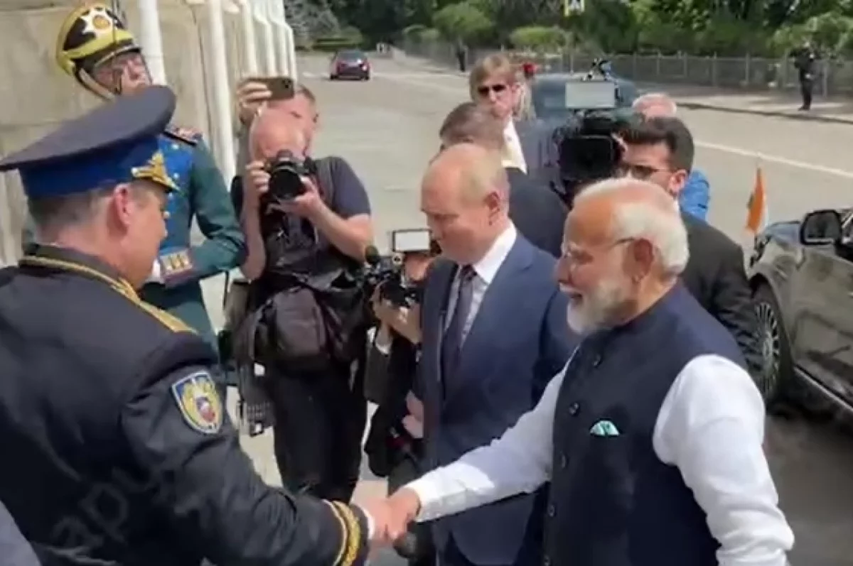 Путин и Моди приехали на переговоры в Кремль на одном автомобиле
