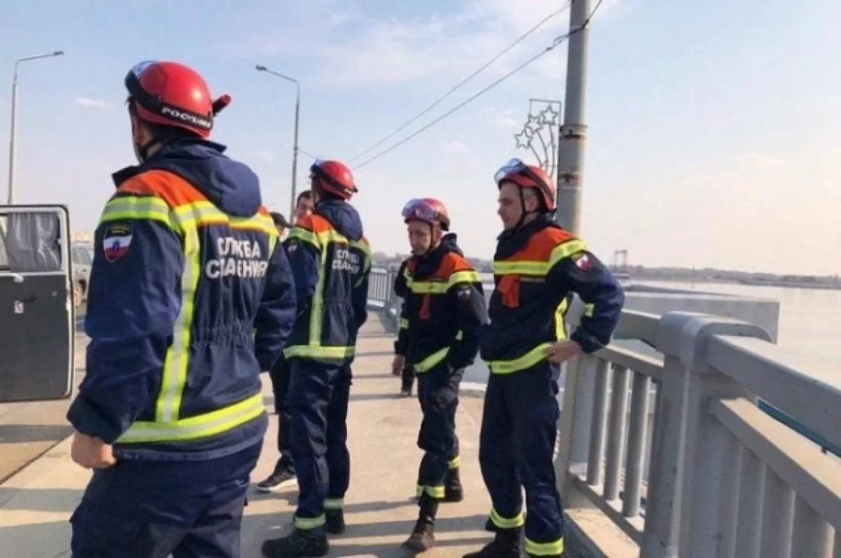 Мужчина не смог спрыгнуть с моста Саратов-Энгельс в Волгу | АиФ Саратов