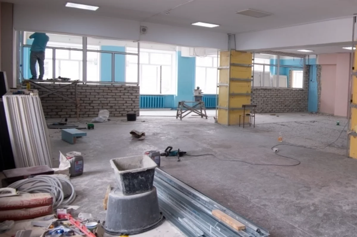 Филиал «Брянскэнергосбыт» продолжает ремонт школьной столовой в Клинцах