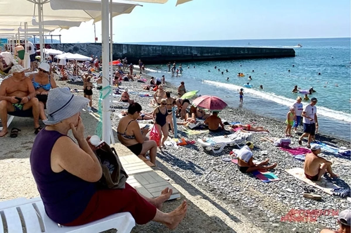 Пляжи переполнены. Куда этим летом чаще всего едут российские отпускники