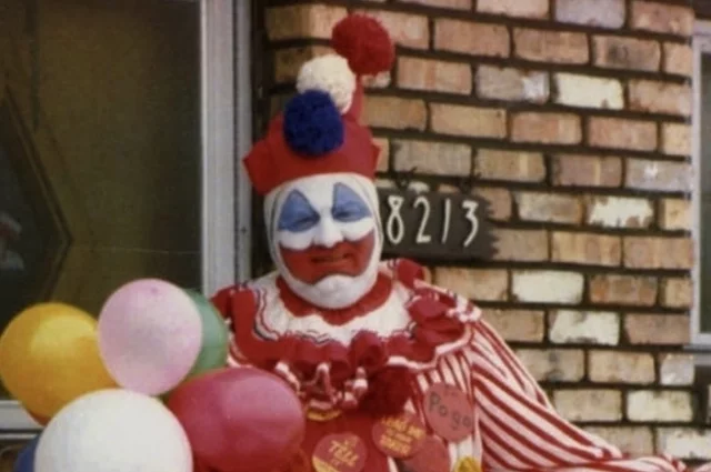 Джон Уэйн Гейси в роли клоуна Пого.