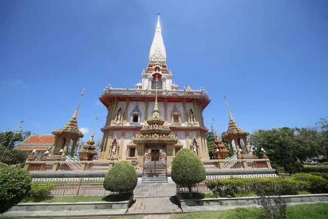 Буддистский храм Ват Чалонг на острове Пхукет