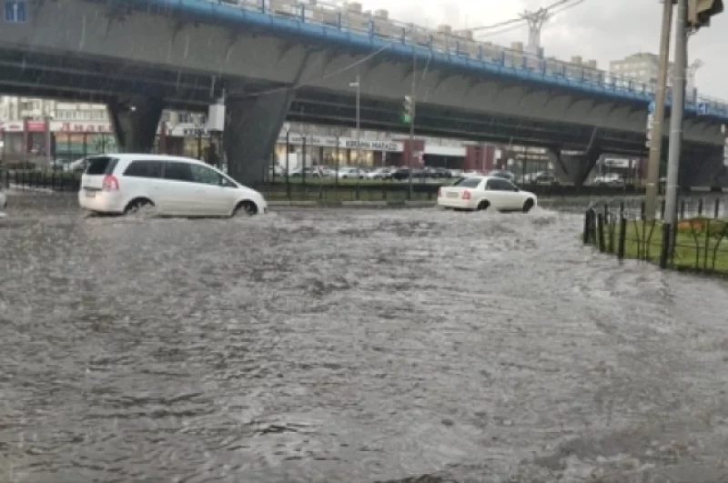 Океан у метромоста.