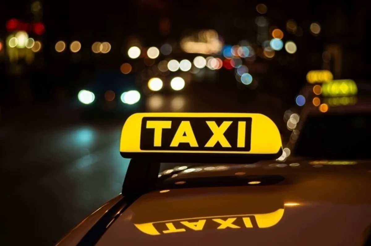 В Томской области иностранцам запретят работать в такси и общепите