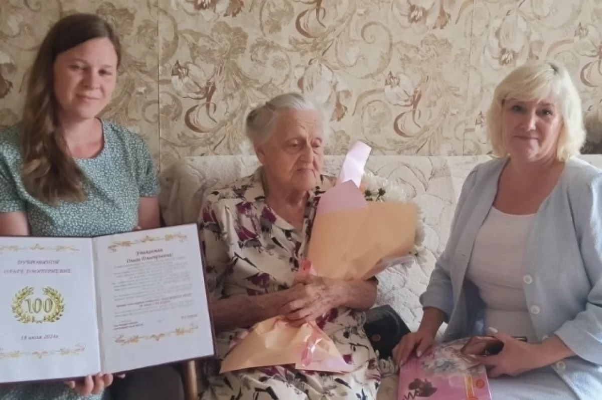 С вековым юбилеем в Брянске поздравляют жительницу Бежицкого района