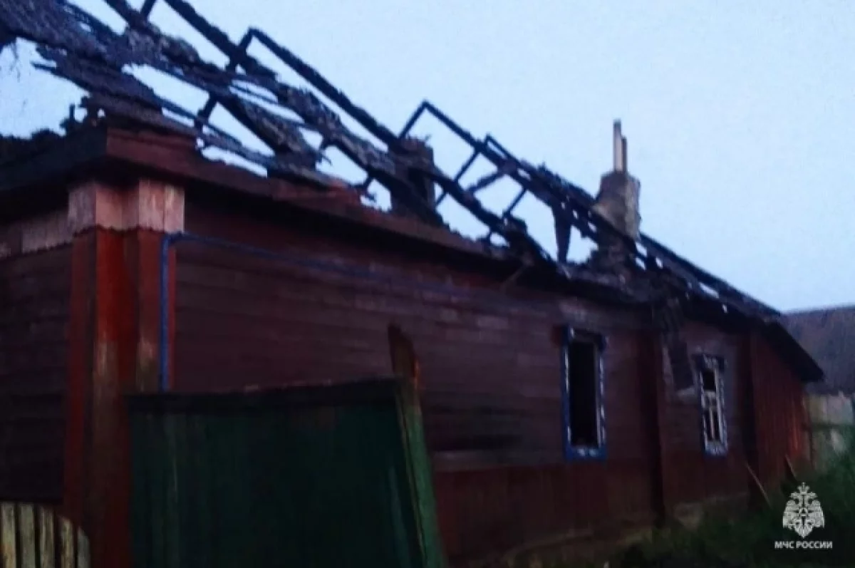 Глубокой ночью на пожаре в Унечском районе погиб мужчина