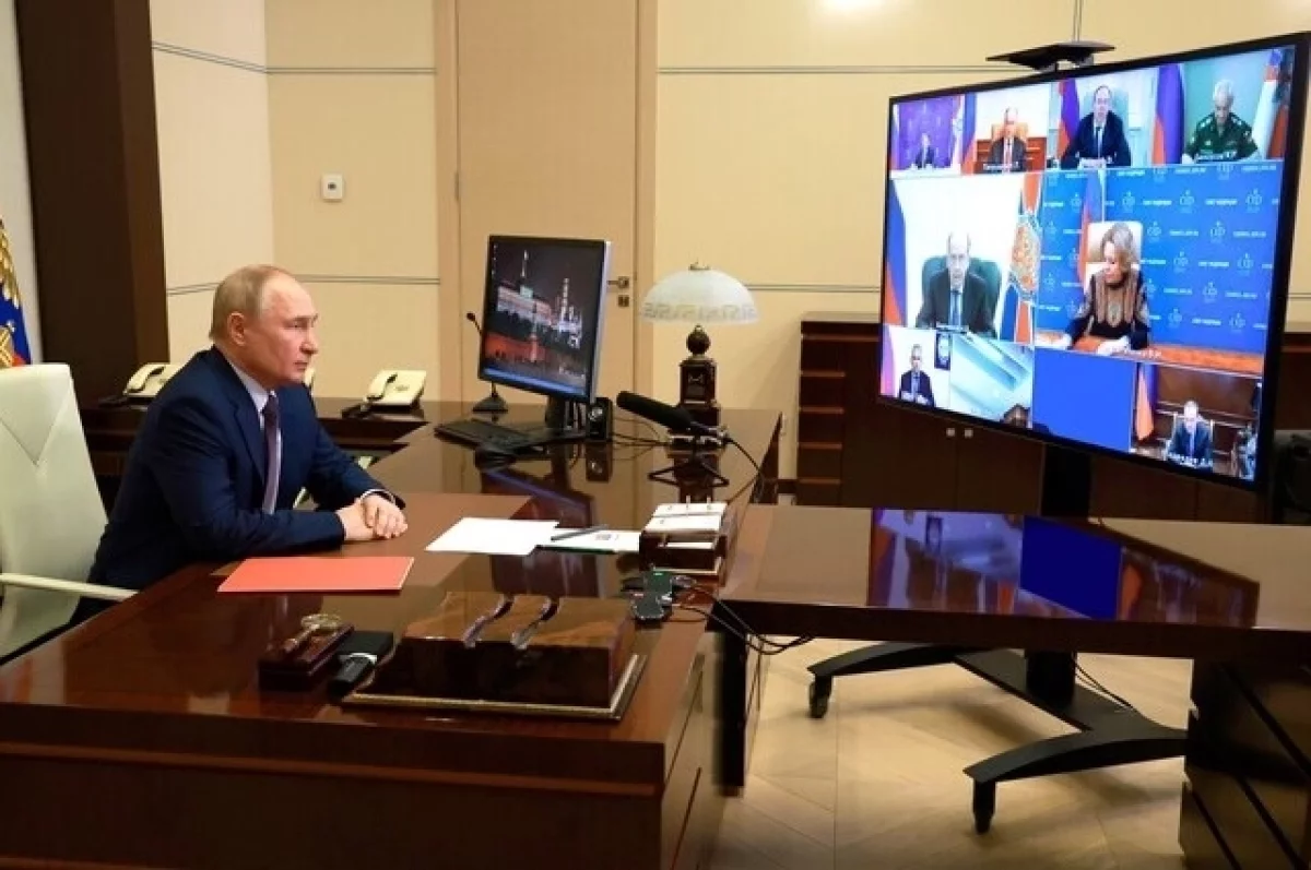 Путин обсудил с Совбезом РФ меры безопасности во время крупных мероприятий