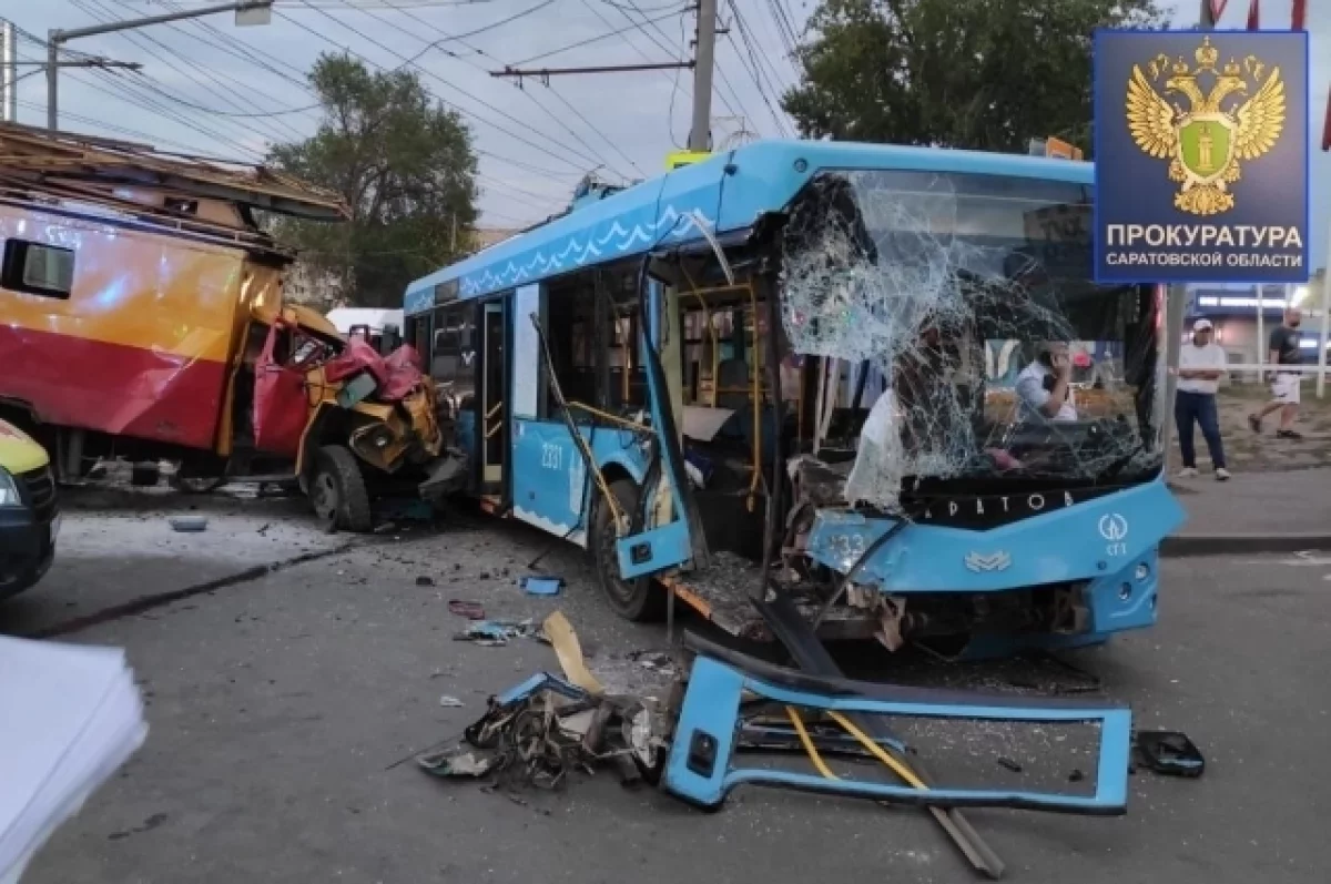 В Саратове и Энгельсе дроны врезались в многоэтажки. Есть пострадавшие