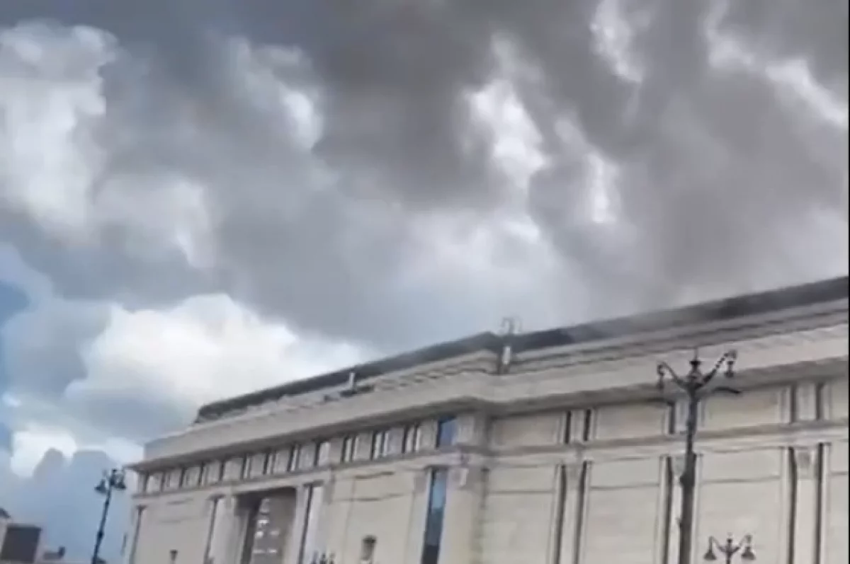 В центре Петербурга начался пожар в ТРЦ «Галерея»