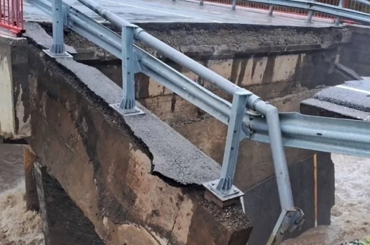 В двух районах Бурятии ввели режим ЧС из-за размыва подъезда к мосту
