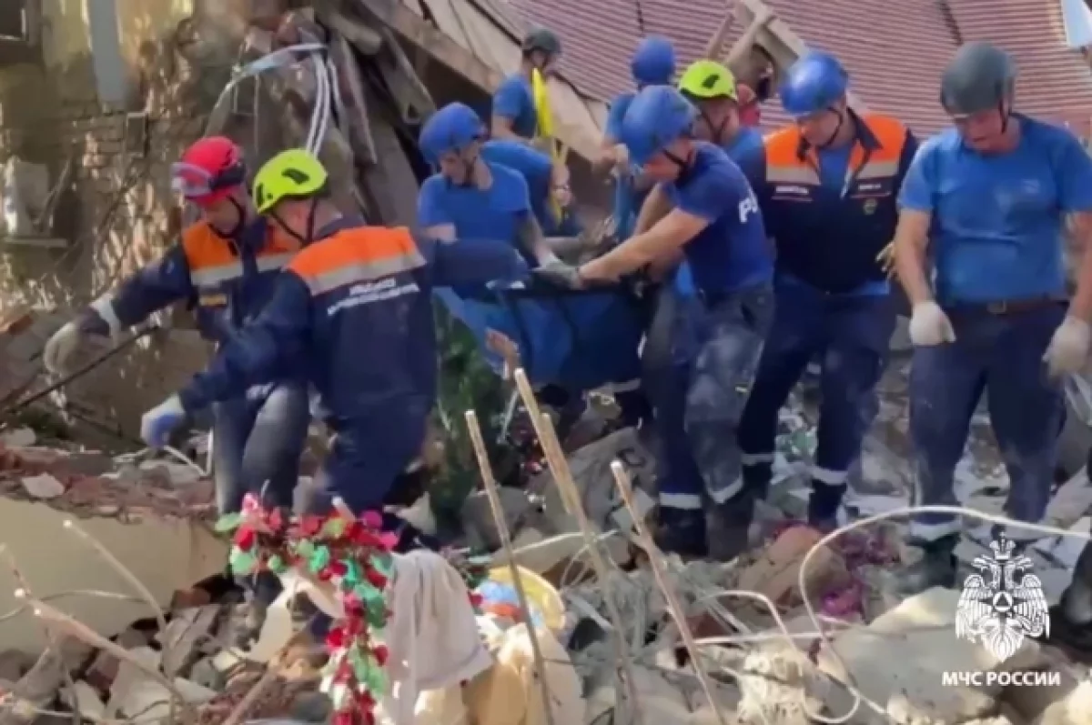 МЧС опубликовало кадры спасения пострадавшей при взрыве в Апшеронске