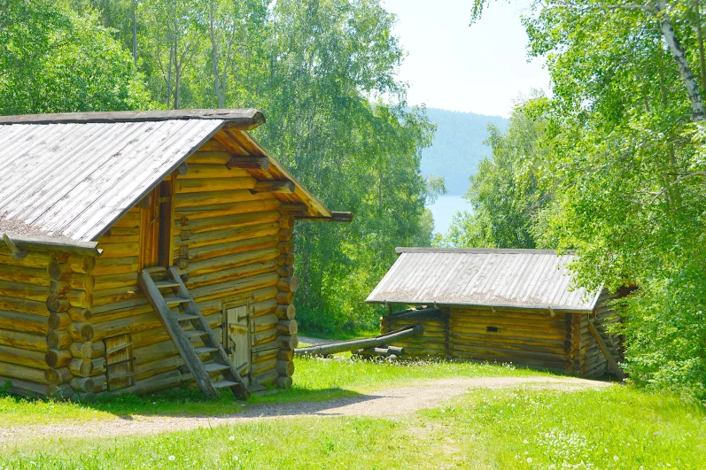 Также в музее можно увидеть необычный каскад мельниц.