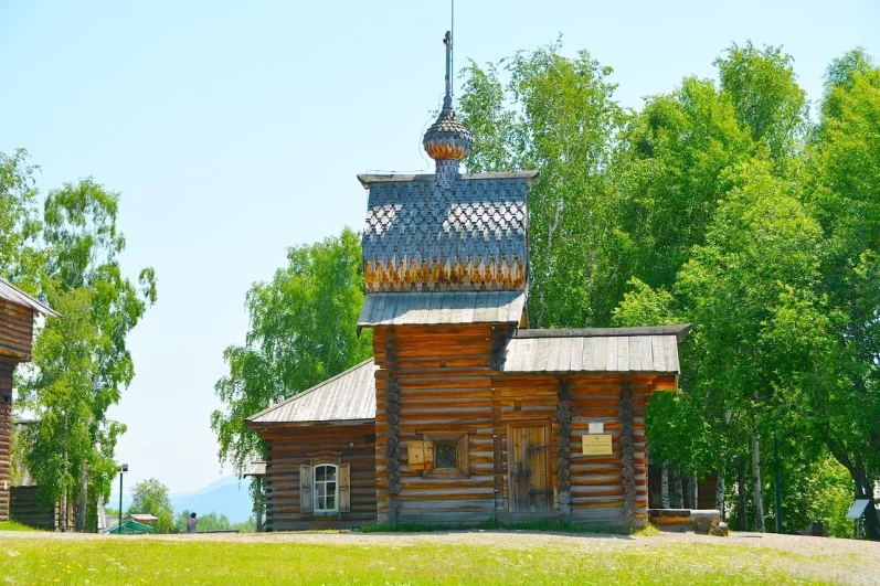 Церковь - ещё один из заметных экспонатов.