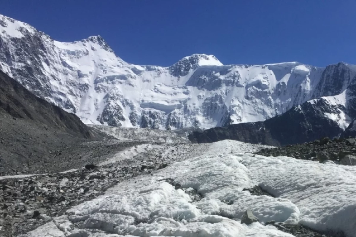 На Алтае продолжаются поиски упавшего в ущелье альпиниста