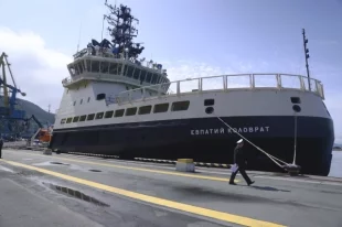 В состав Тихоокеанского флота принят новейший ледокол «Евпатий Коловрат»