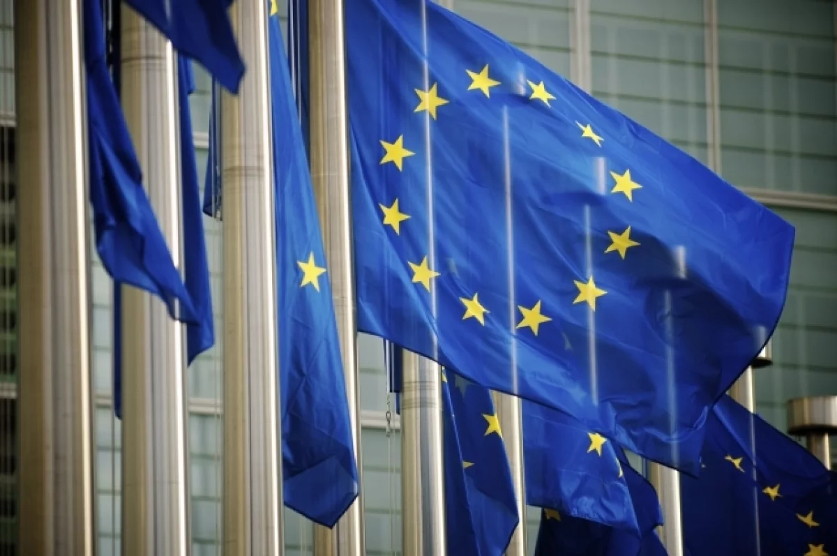 FT: дипломатам ЕС запретили вечеринки и путешествия из-за бюджета