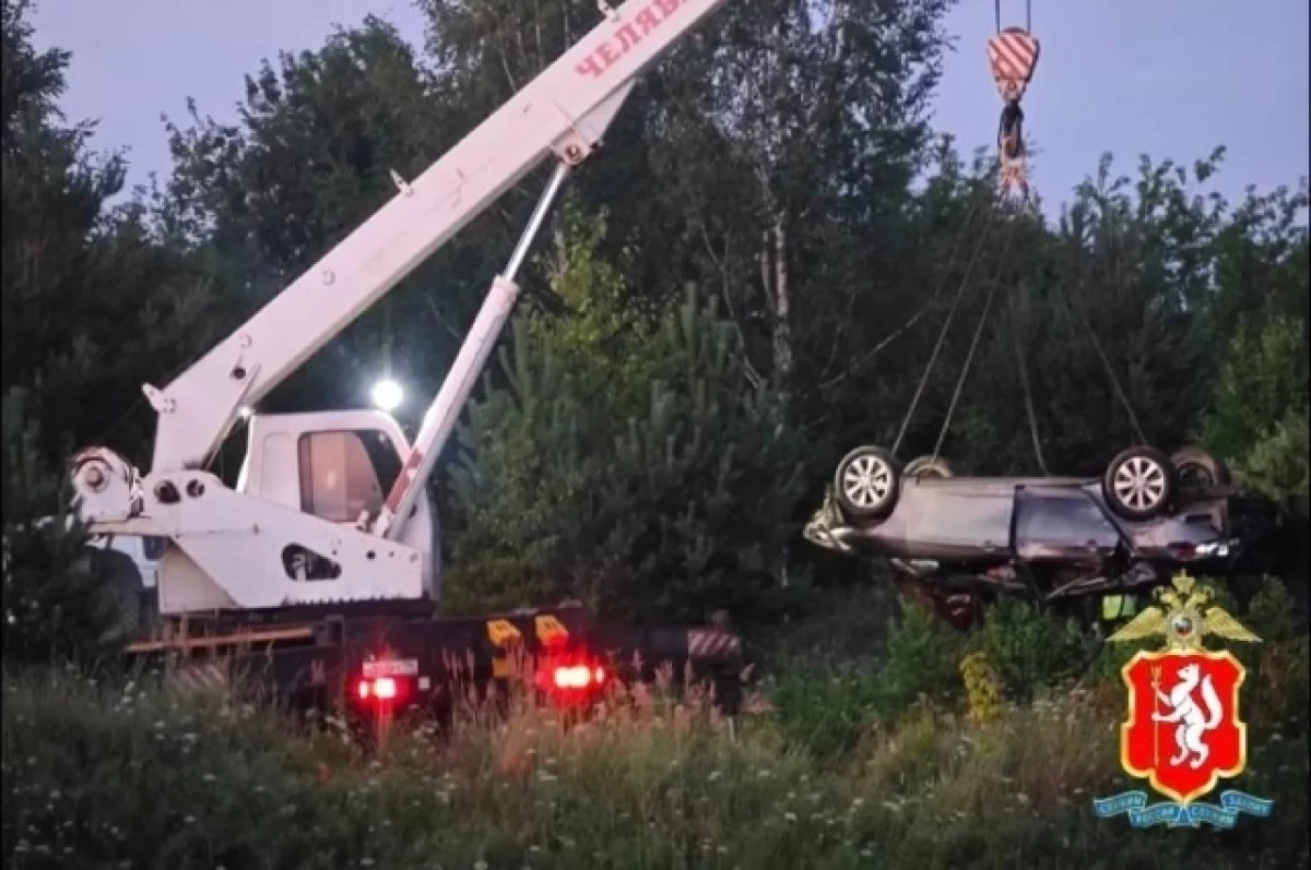 Под Екатеринбургом при падении Hyundai Solaris в овраг погибли три человек