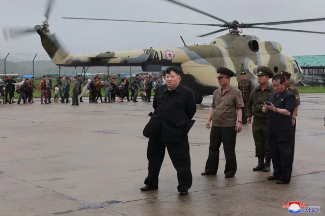 Ким Чен Ын лично спас людей от наводнения