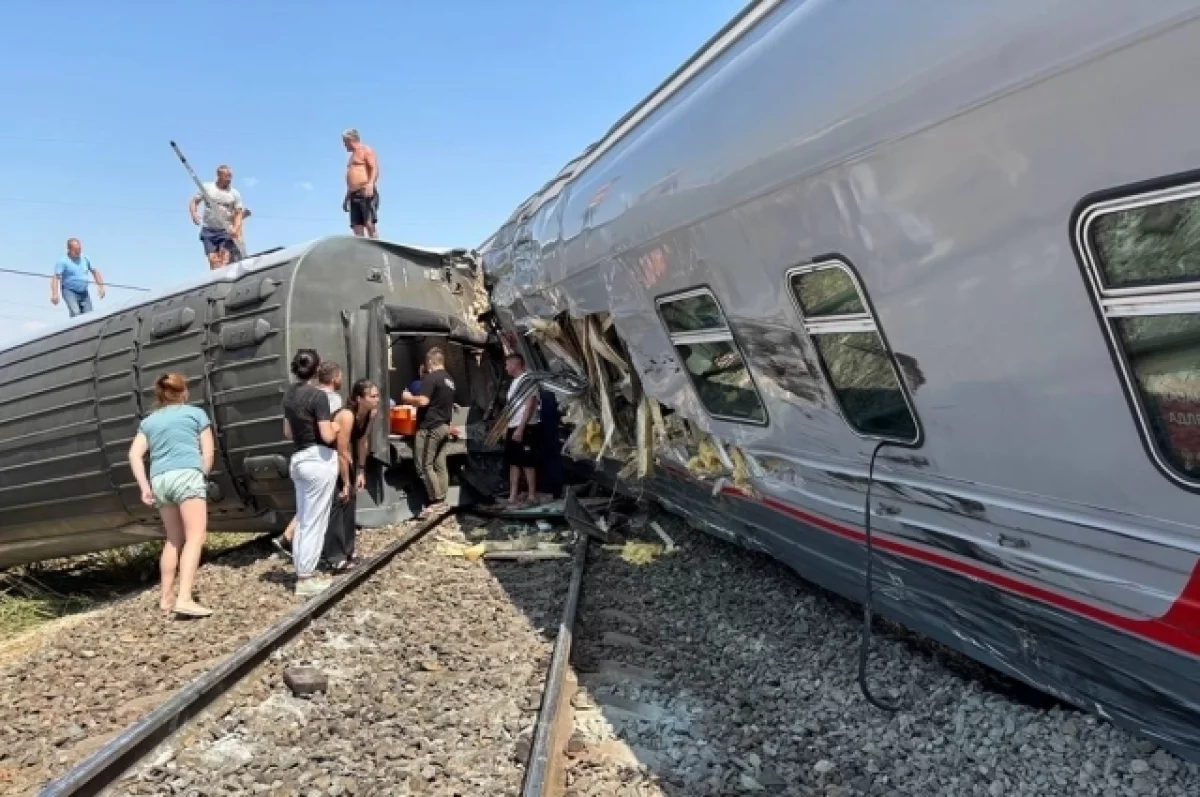 Shot: водитель столкнувшегося с поездом КамАЗа не успел затормозить