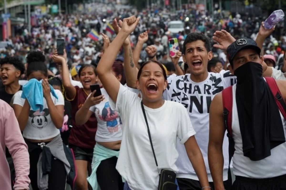 В Каракасе начались столкновения между полицией и протестующими