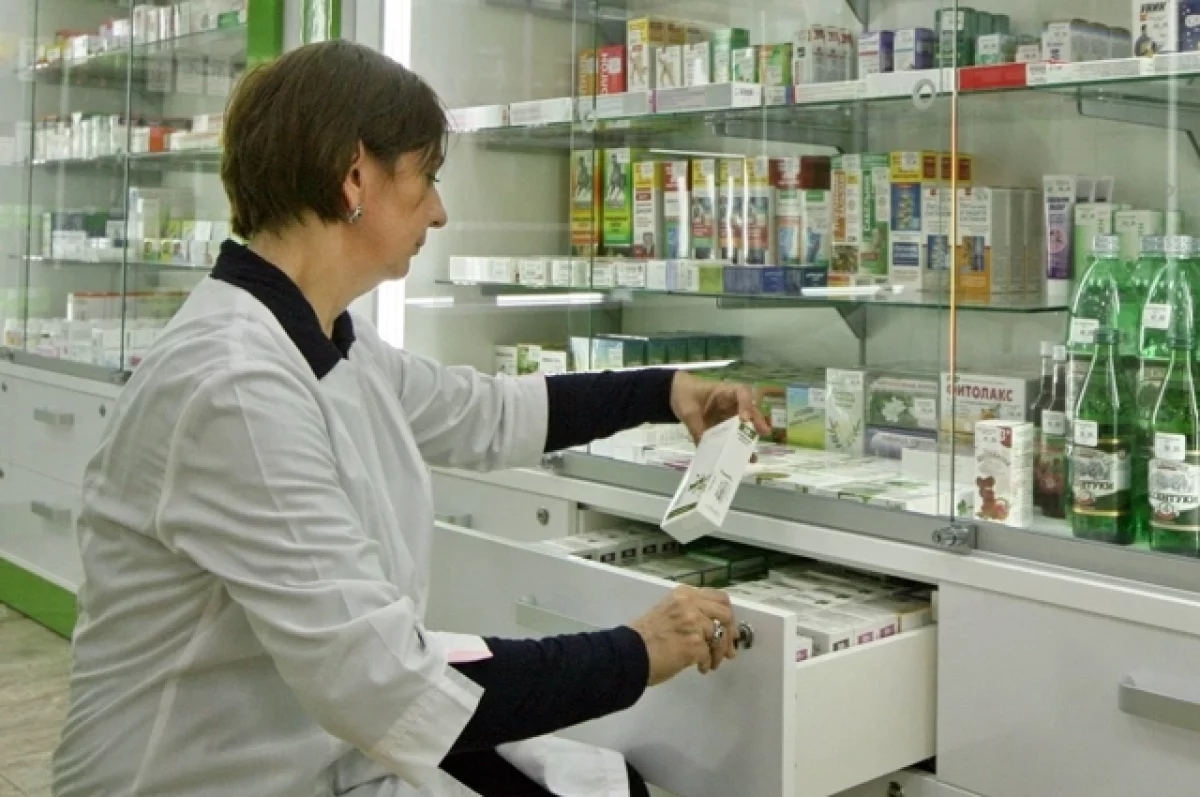РБК: крупнейшие фармкомпании урезали зарплаты российским врачам на 17 %