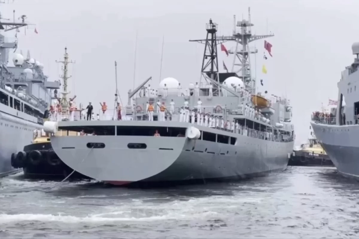 Корабли ВМС Китая завершили деловой заход во Владивосток и вышли в море