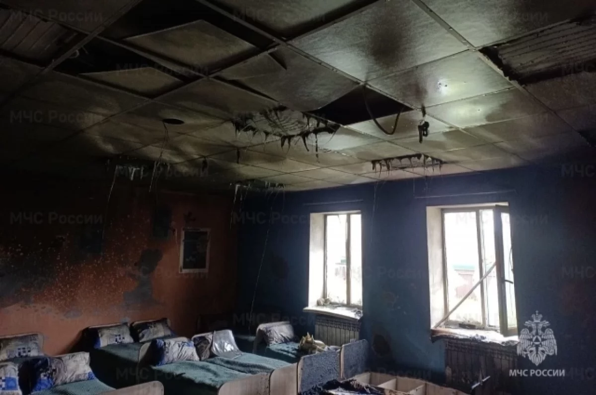 Четыре отделения пожарных тушили школу в брянском селе Займищи