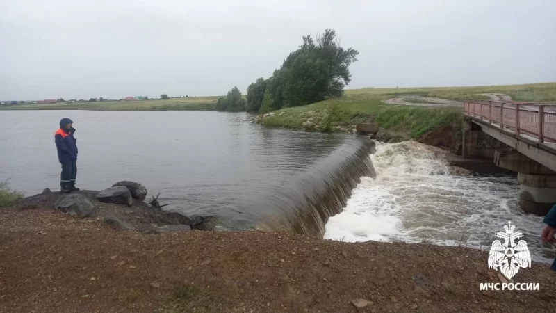 Экстренные службы несут дежурство круглосуточно.