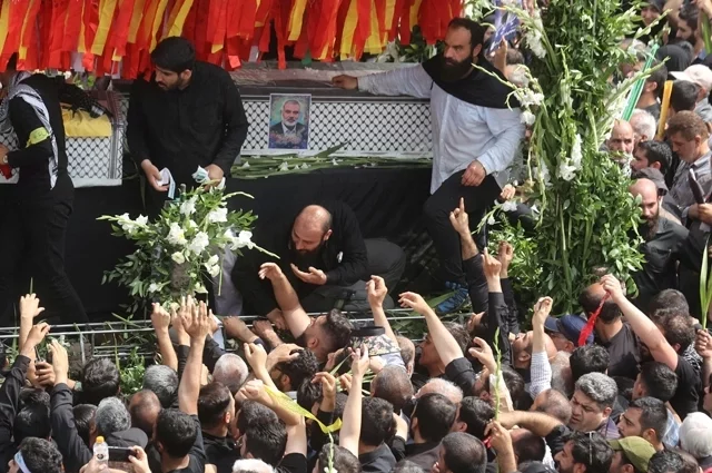 Иранцы на похоронах Исмаила Хания