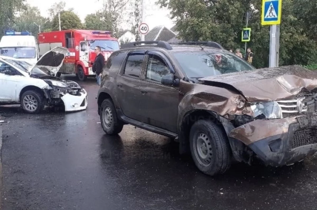 В Брянске перевернулся автомобиль с тремя детьми в салоне