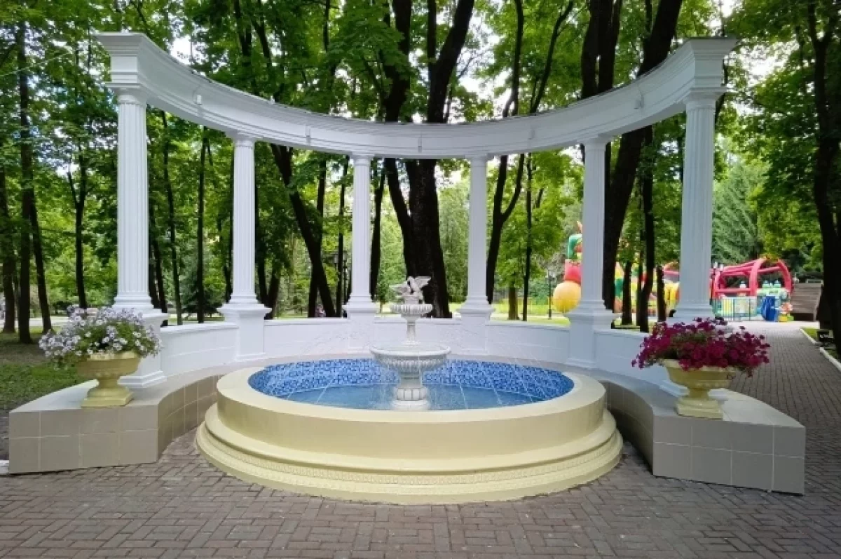 В парке имени Толстого в Брянске после ремонта заработал фонтан «Ротонда»