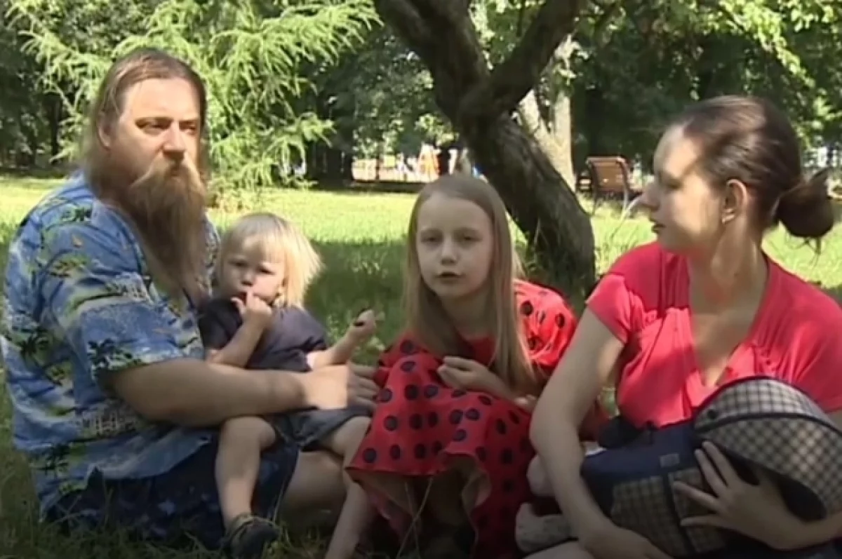 Отец Алисы Тепляковой заявил, что их семью выгоняют из съемной квартиры