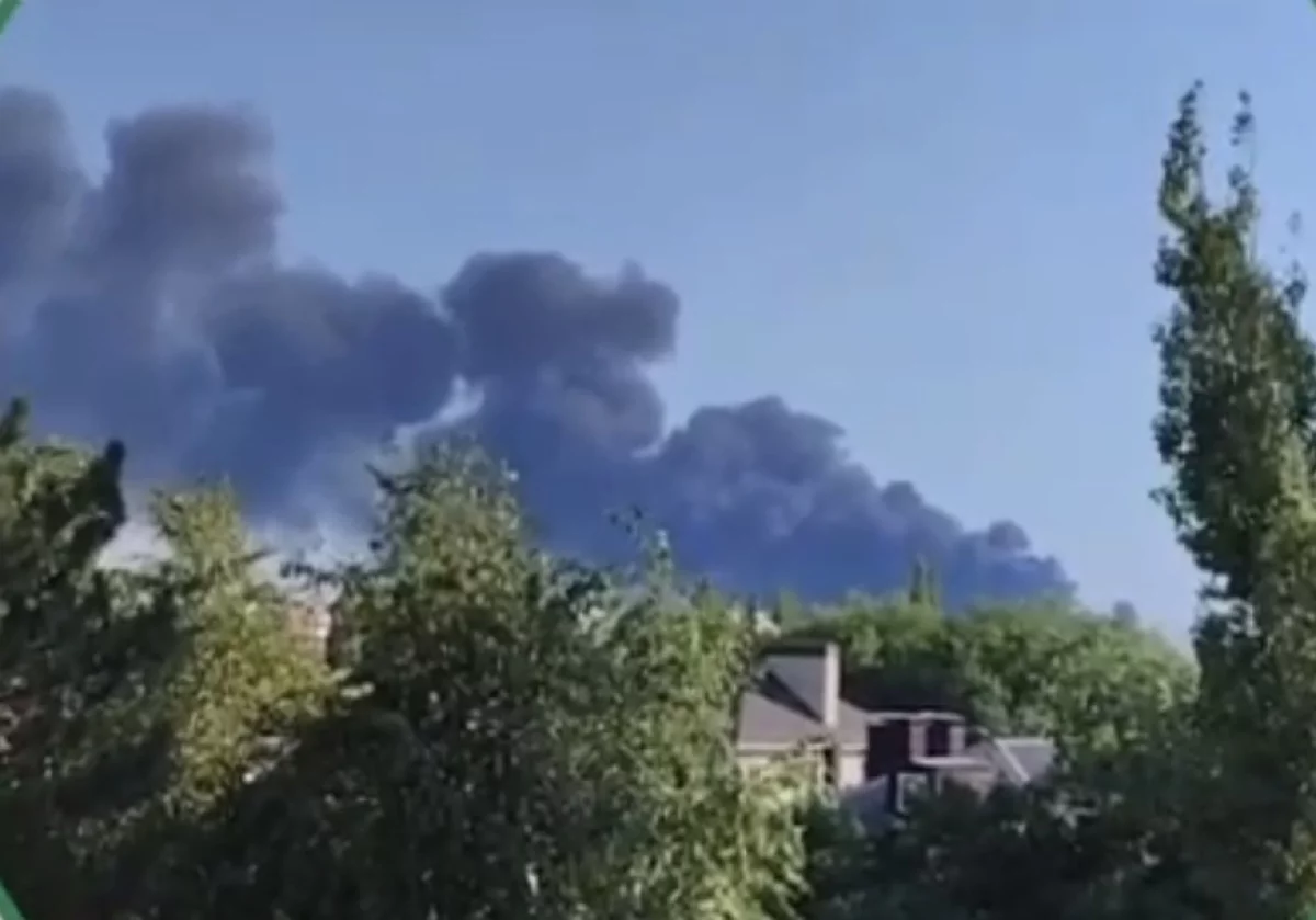 В Азове ликвидировали крупный пожар на складе автопокрышек