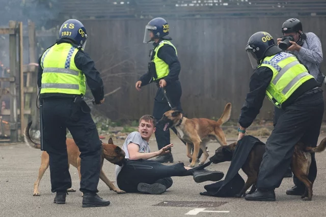 Массовые беспорядки в Великобритании: 15 кошмарных фото